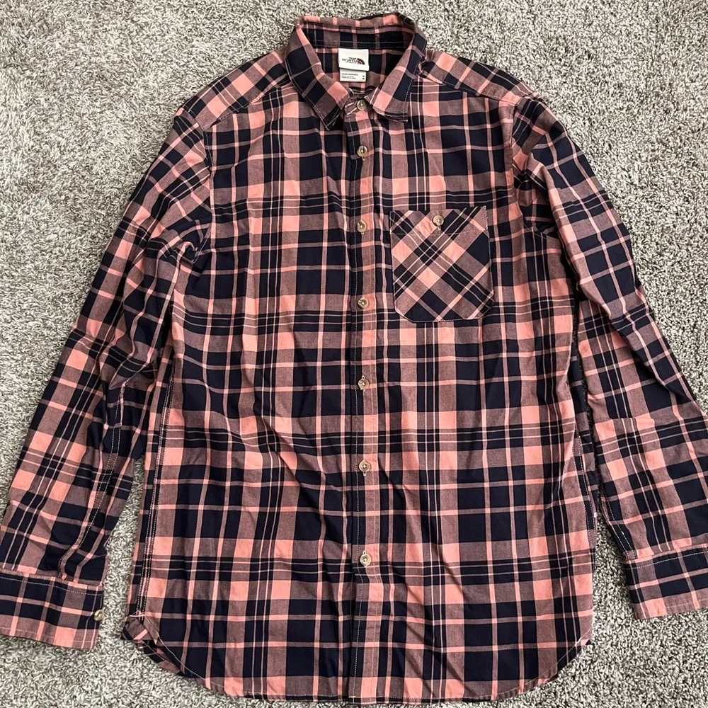 Men’s The North Face Plaid Blue and Salmon Colored Button Down Long Sleeve Shirt